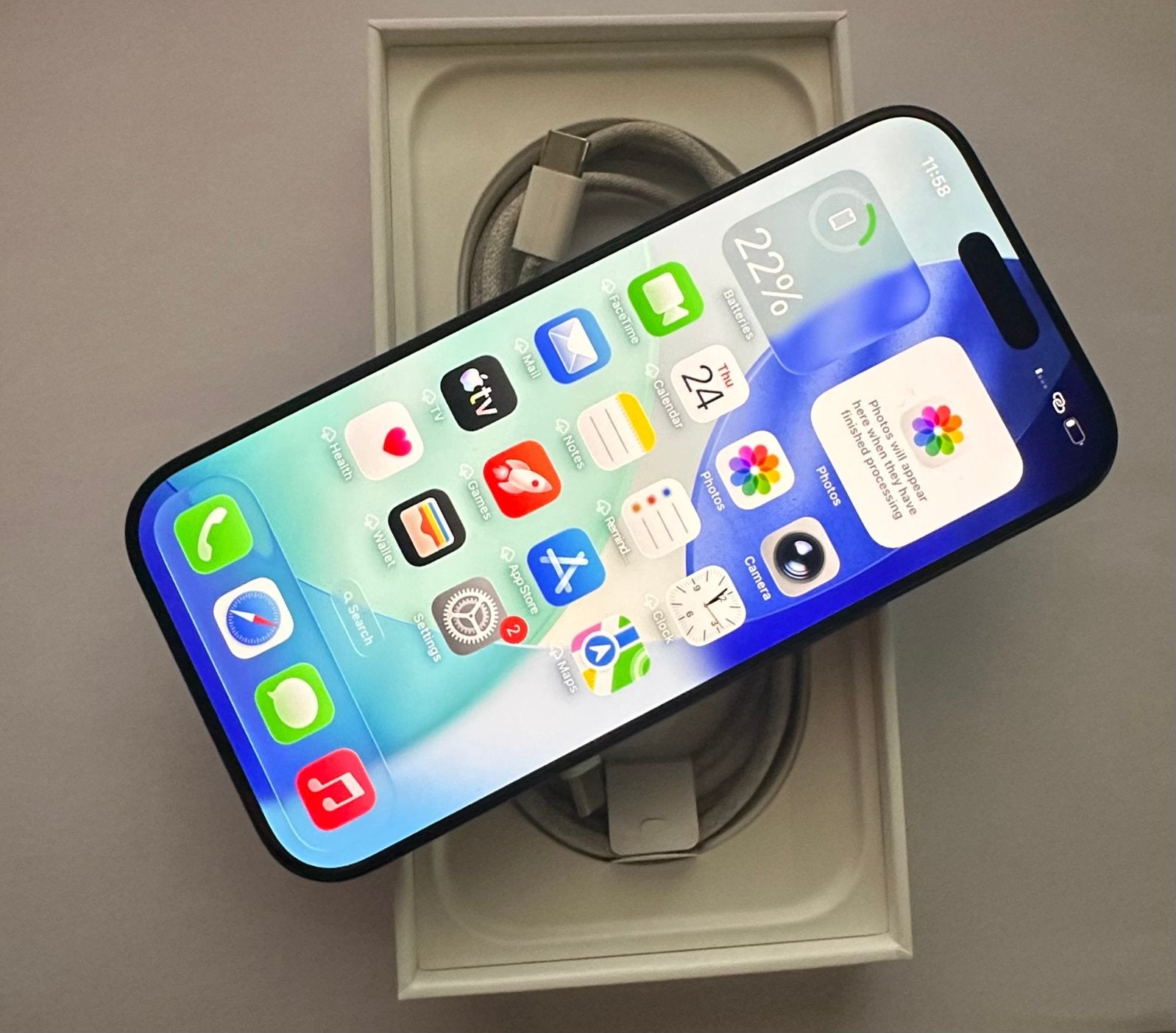 iPhone 16 Pro 128 Go, IPhone 16 Pro, 128 GB, Enlèvement ou Envoi, 88 %