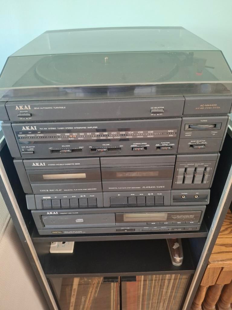 Radio Akai., Enlèvement, Radio