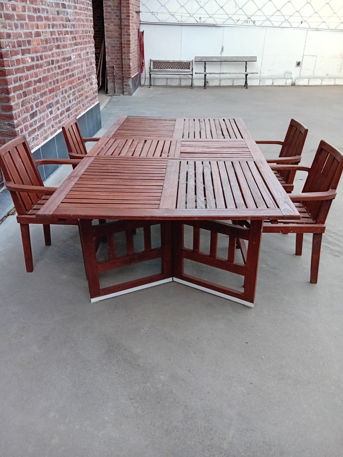Av tafel met 4 stoelen