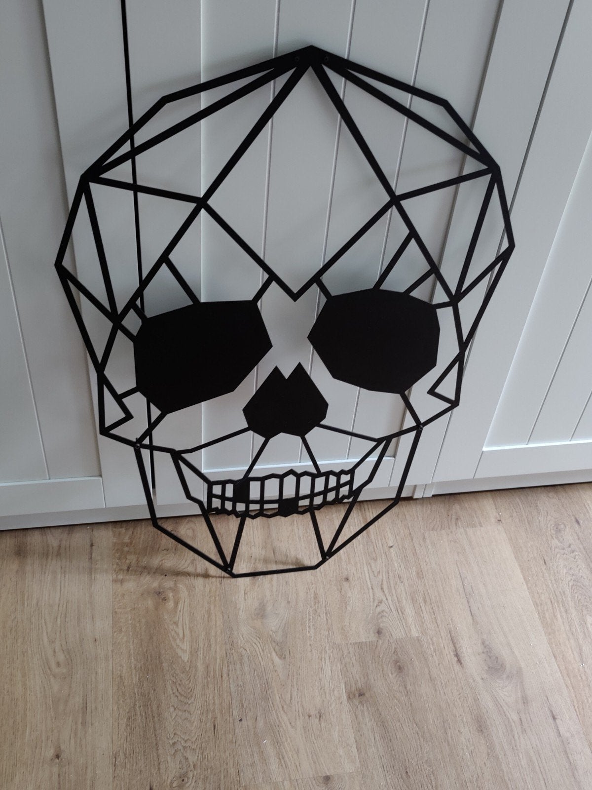 Metalen doodskop wanddecoratie, Ophalen