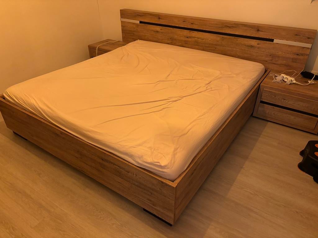 Bedframe + nachtkastjes, Huis en Inrichting, Ophalen, Zo goed als nieuw