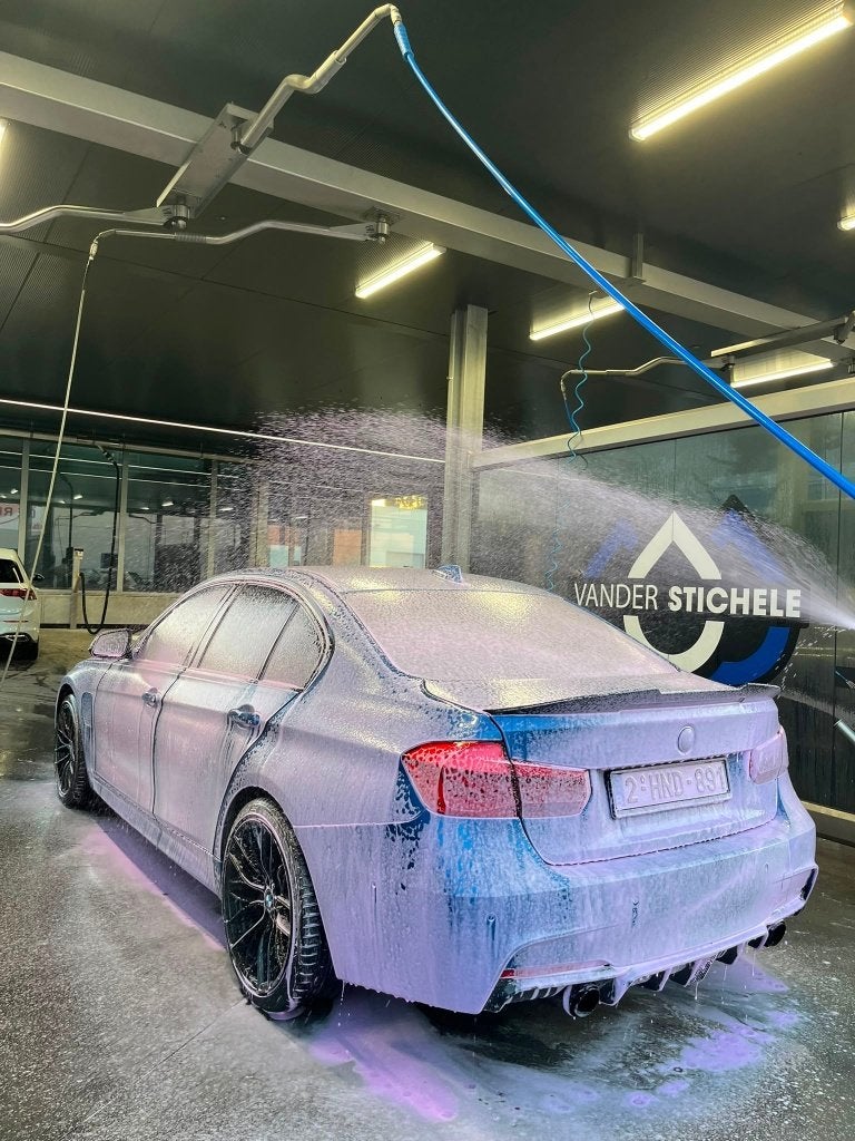 BMW 330e F30 — Cartes personnalisées complètes, Autos, Achat, Capteur de stationnement, Noir, 5 places