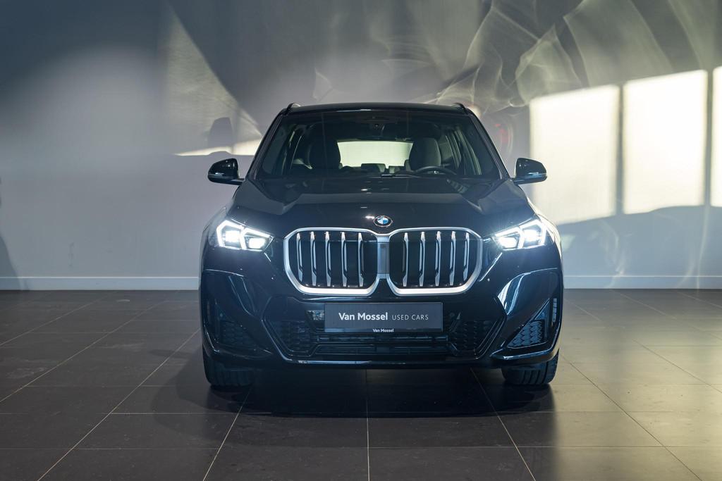 BMW X1 sDrive18i M PACK PDC V+A | Zetelverwarming | Led Lich, Stof, Gebruikt, 136 pk, Zwart