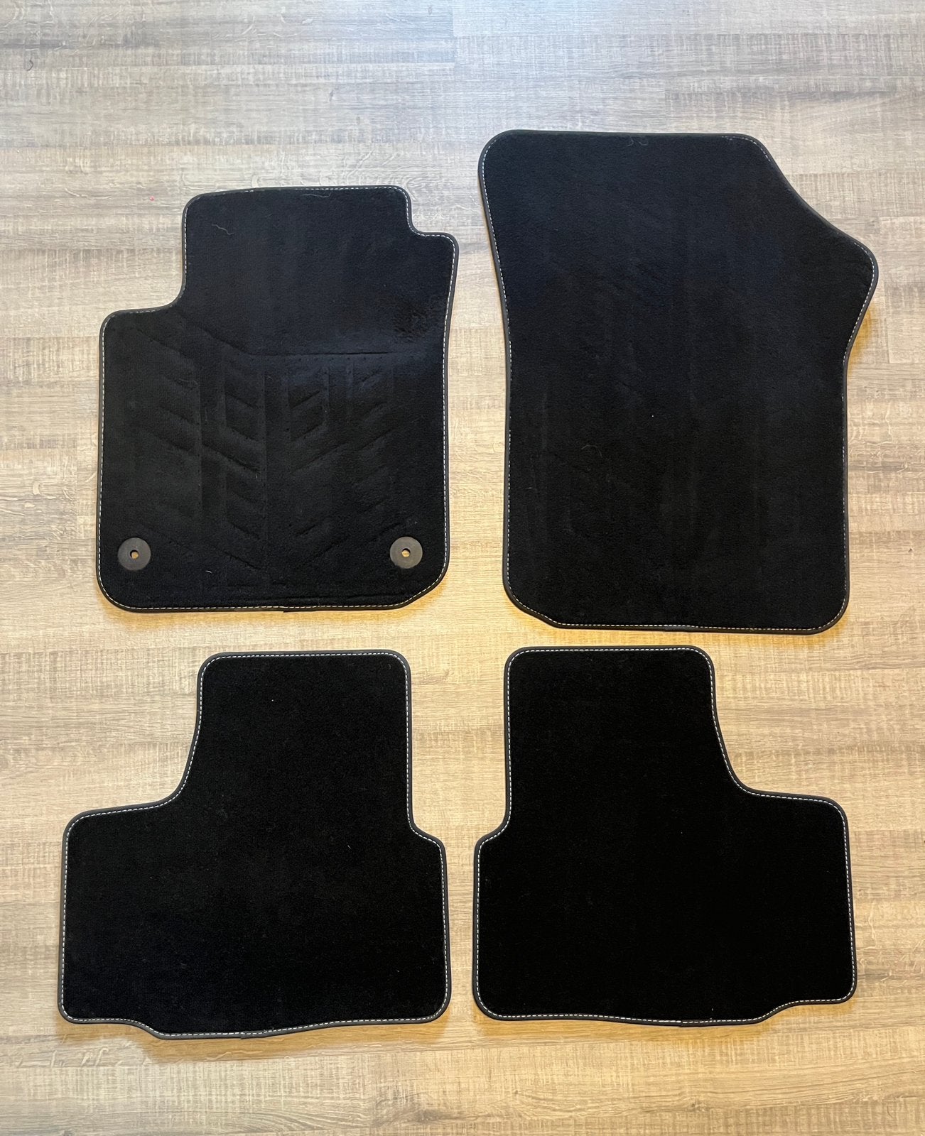 Lot 4 Tapis de sol tissu origine Volkswagen VW Up!, Enlèvement ou Envoi, Comme neuf