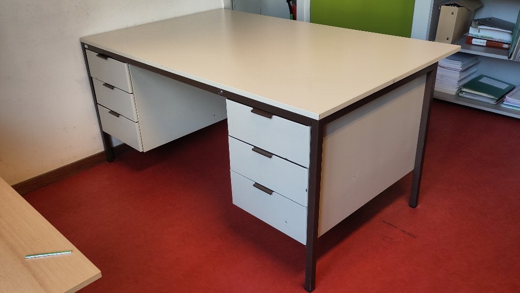 Stevige metalen bureau, Huis en Inrichting, Ophalen, Met lades, Gebruikt, Metaal