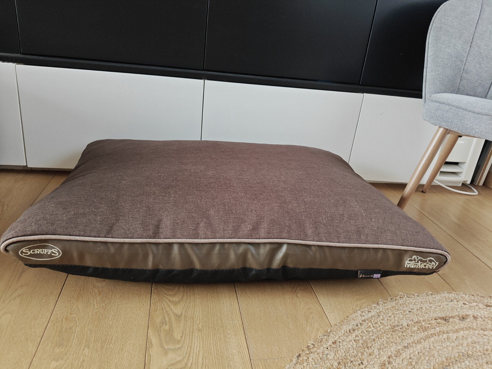 mooi groot en stevig Hondenkussen Memory Foam merk scruffs, Dieren en Toebehoren, Ophalen, Zo goed als nieuw