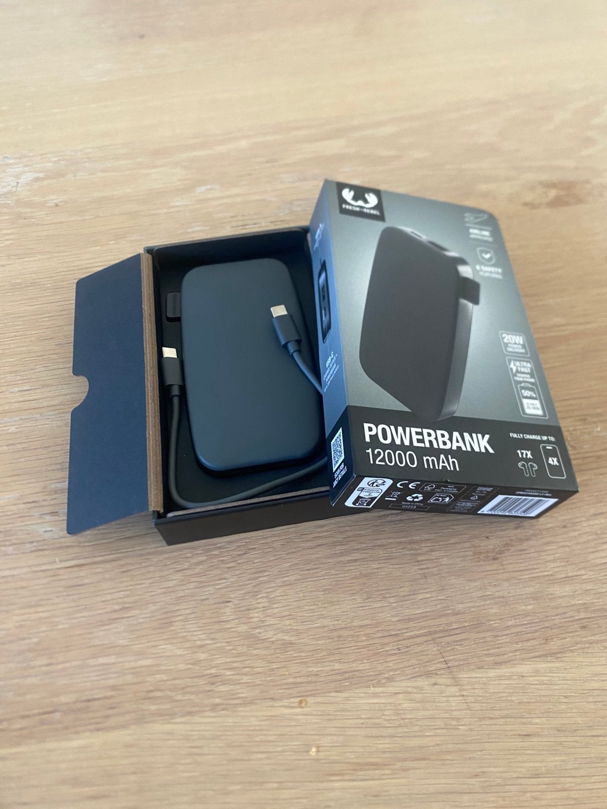 Powerbank 12.000 mAh (nieuw), Ophalen, Zo goed als nieuw, Zwart