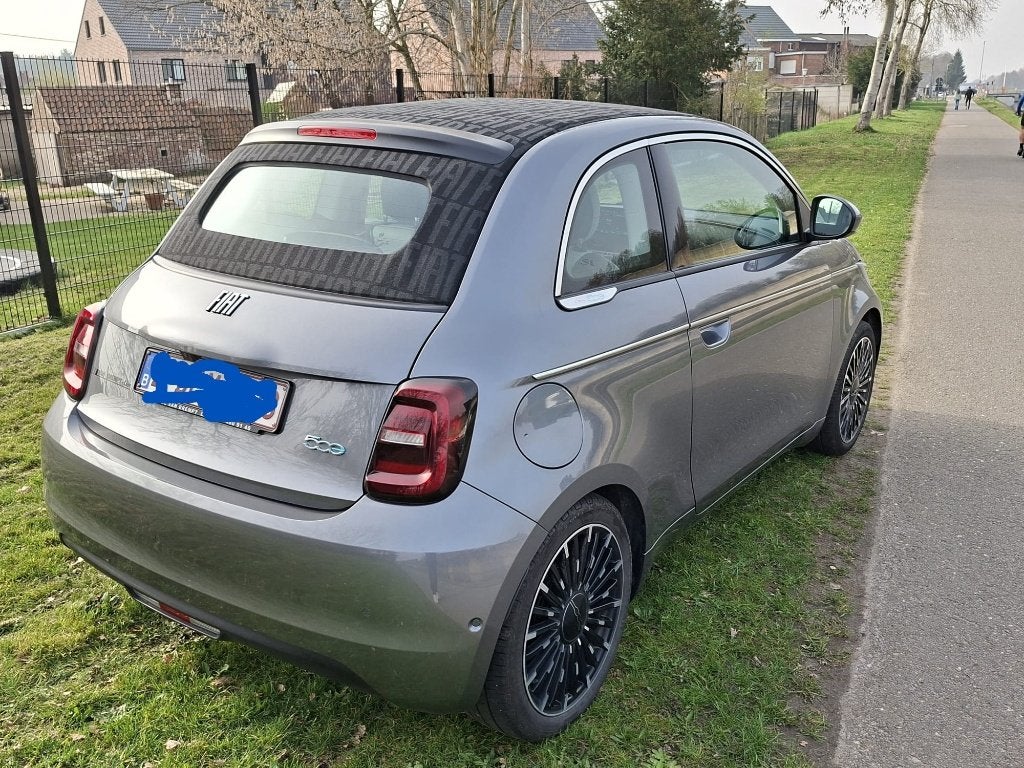 Prachtige FIAT 500e Cabrio La Prima, Auto's, Euro 6, Cabriolet, Lichtsensor, Leder