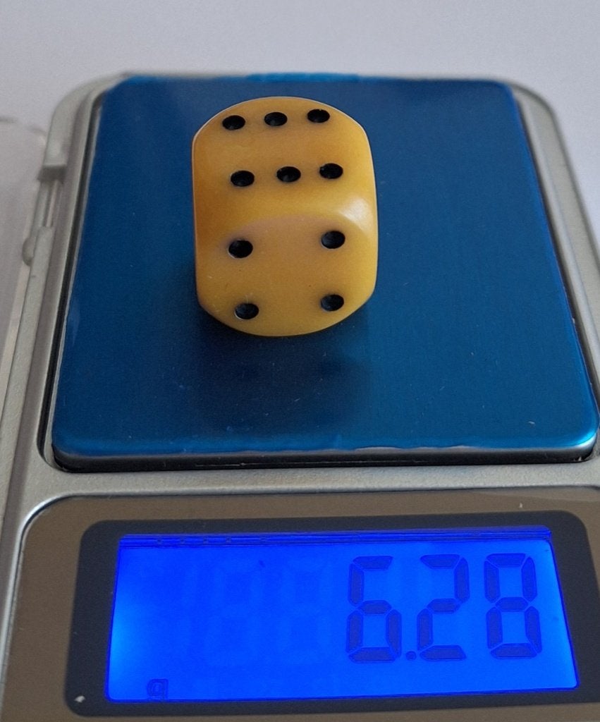 Antieke Bakeliet dobbelsteen 17 mm in perfecte staat, Enlèvement ou Envoi