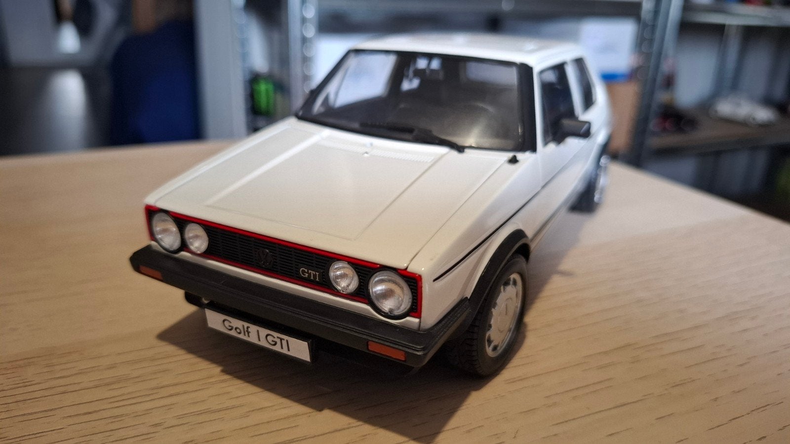 voiture miniature 1 18, Enlèvement ou Envoi, Voiture