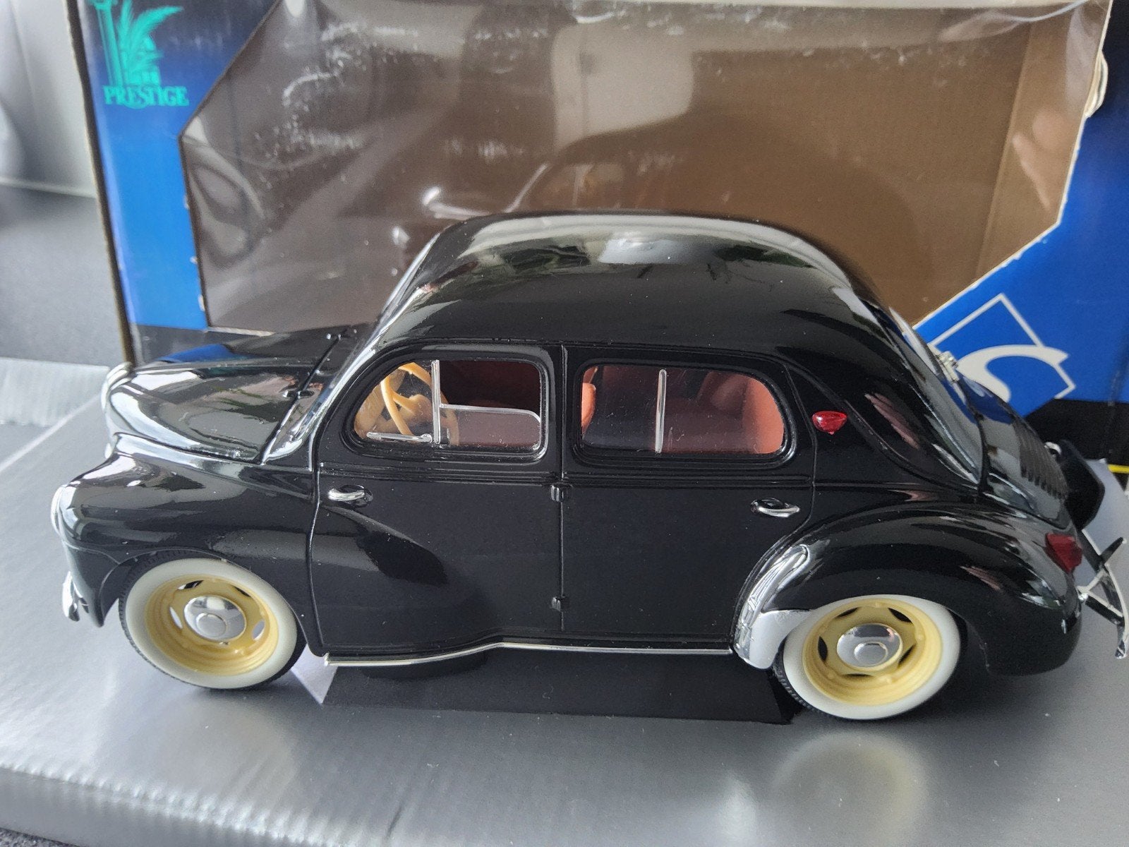 Renault 4CV., Ophalen of Verzenden, Solido