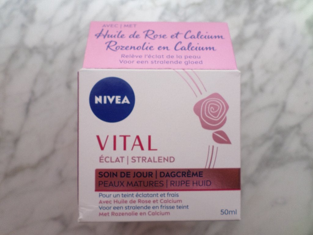 Nivea Vital éclat soin de jour huile de rose calcium 50mL, Bijoux, Sacs & Beauté, Beauté | Soins du visage, Enlèvement ou Envoi