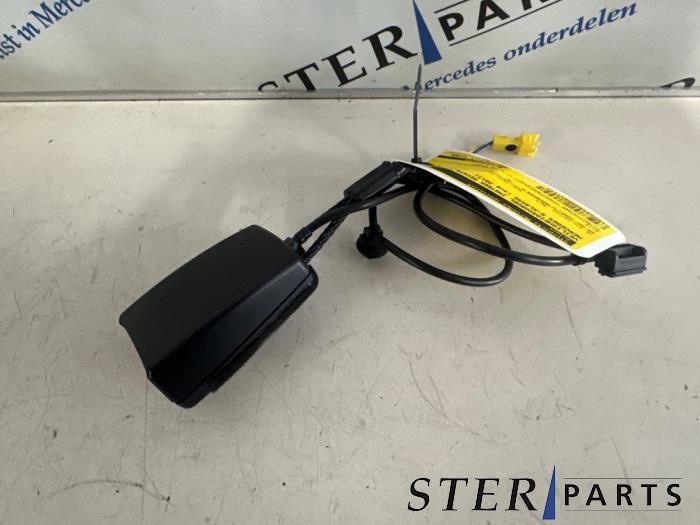 Insertion ceinture de sécurité avant droite d'un Mercedes, 3 mois de garantie, Utilisé, -, -