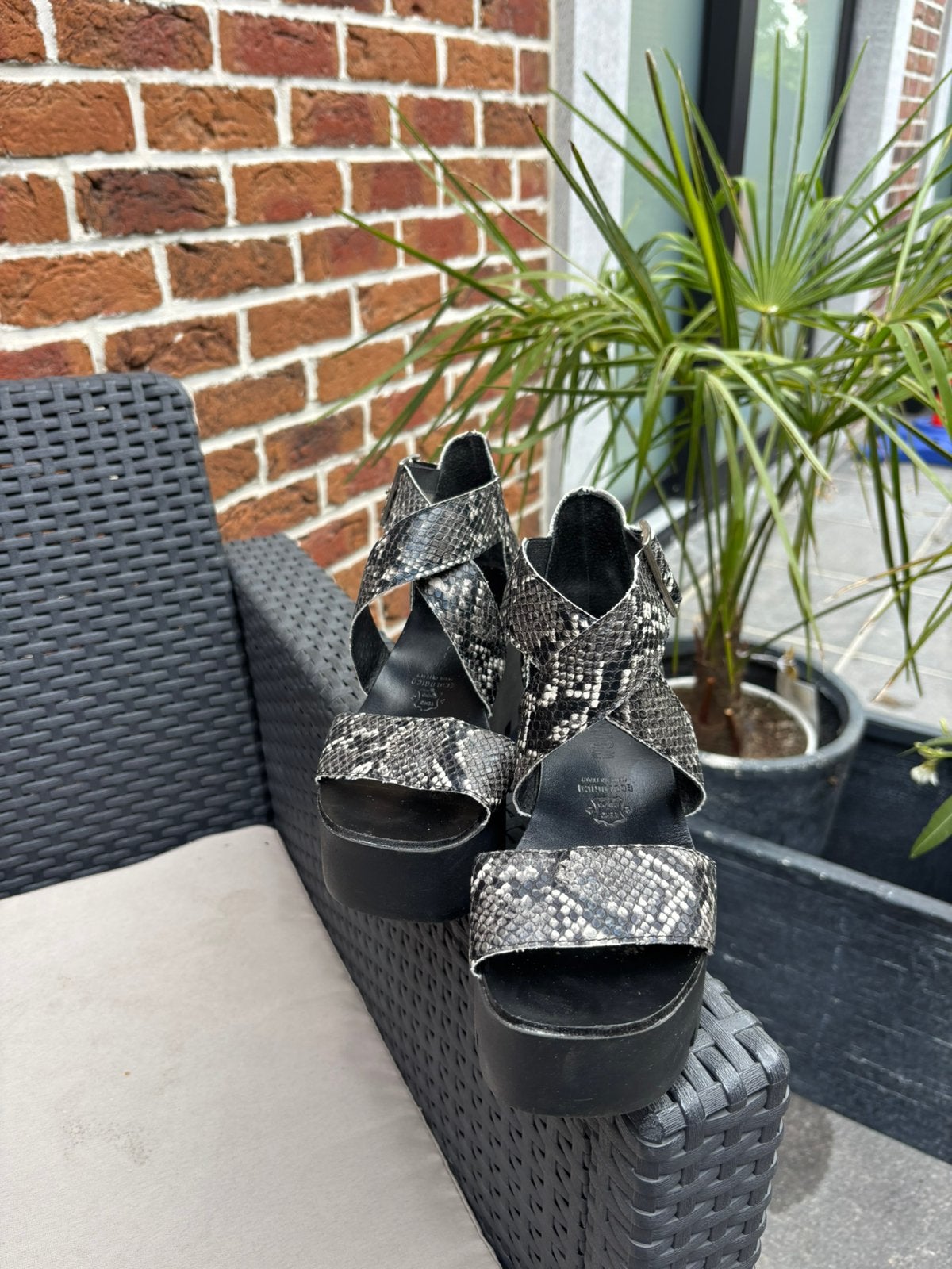 Sandales Sweet Lemon 36, Enlèvement ou Envoi, Comme neuf, Noir, Sandales et Mûles