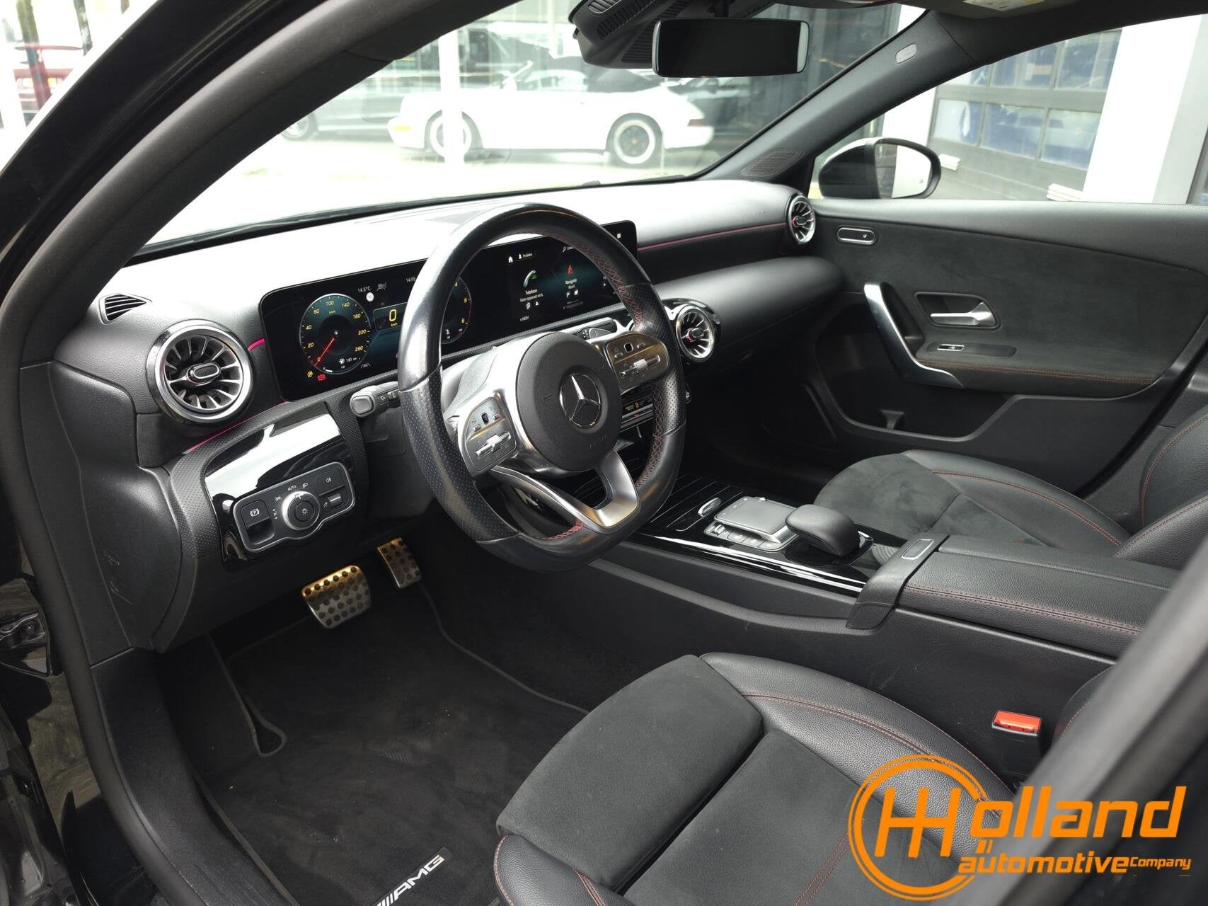 Mercedes A-klasse 180 d AMG Line|NIGHTPACK|DISTRONIC|360CAM, Auto's, 745 kg, Gebruikt, Euro 6, 4 cilinders