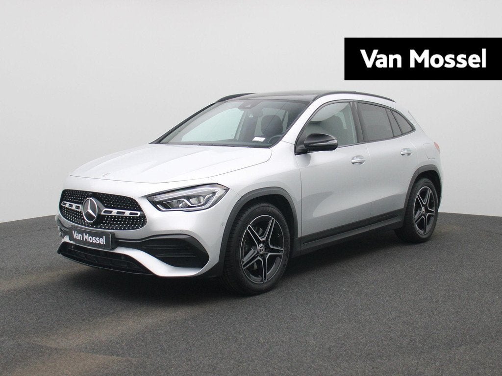 Mercedes-Benz GLA GLA 180 AMG Line PANODAK | LEDER | CAMERA, Auto's, Stof, Gebruikt, 4 cilinders, 136 pk