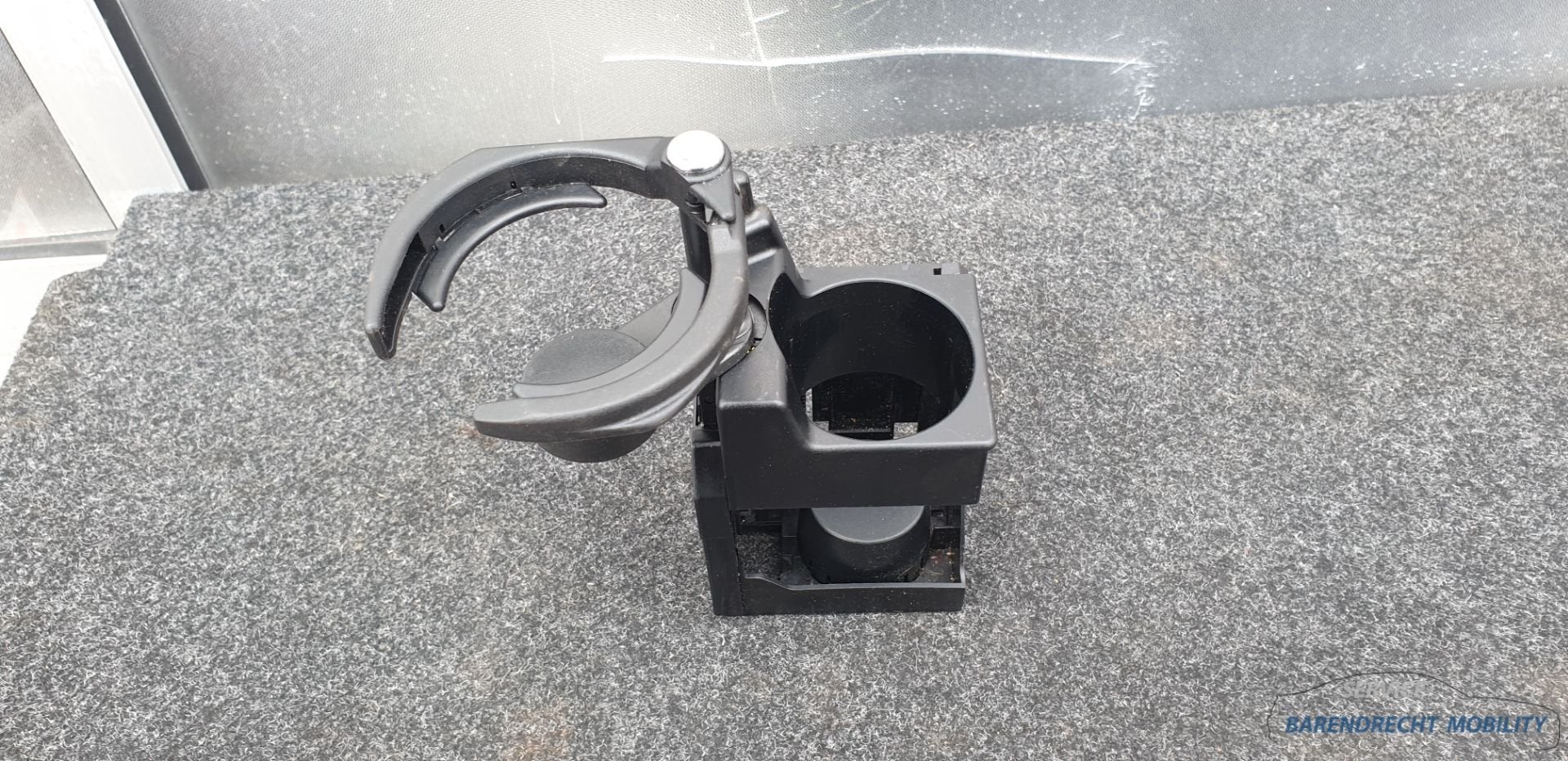 Dubbele bekerhouder w210 E klasse W208 CLK mercedes middenco, Auto-onderdelen, Gebruikt, Mercedes-Benz AG, Mercedes-Benz, Mercedesstrasse 120
70372  Stuttgart, DE