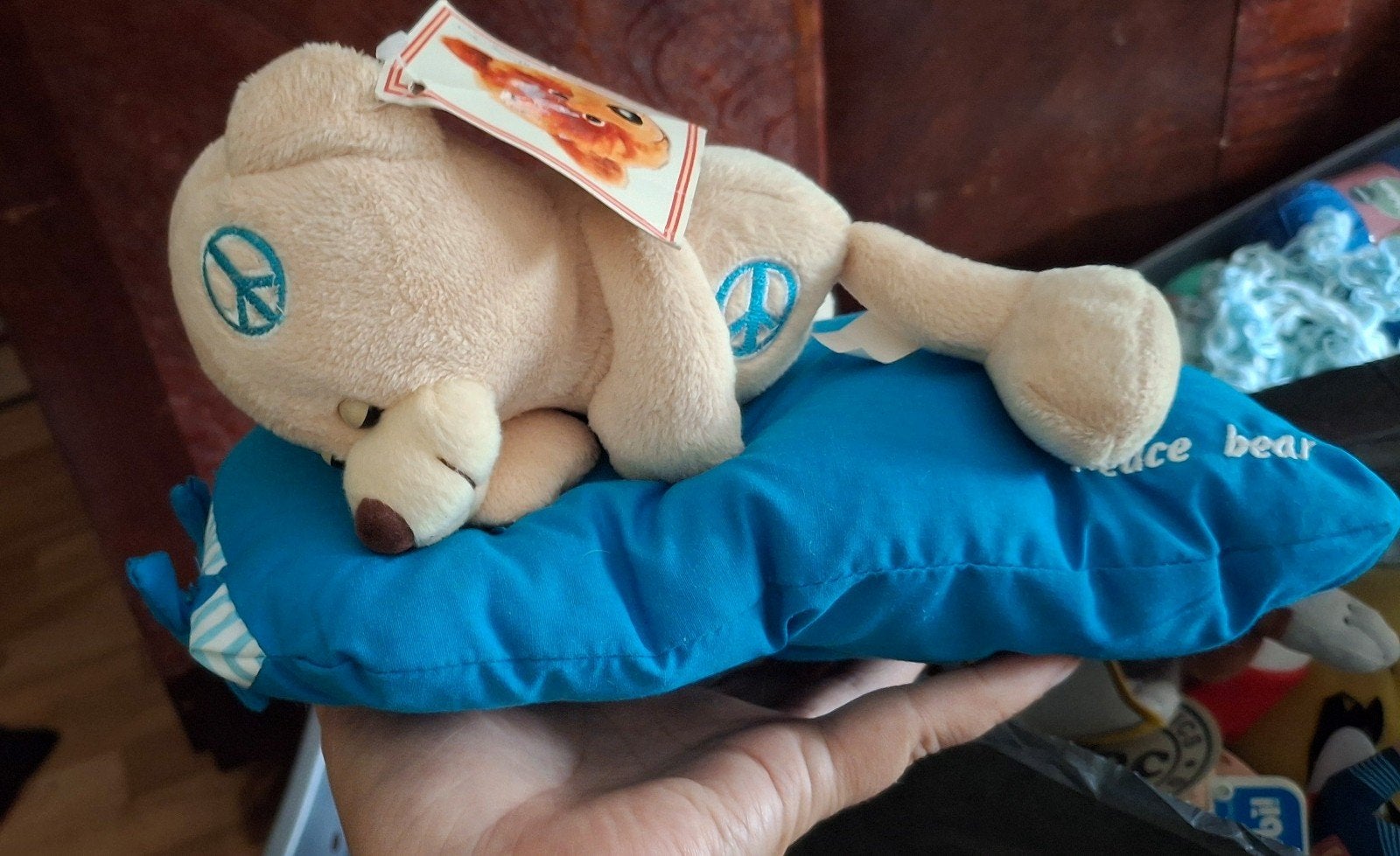 knuffel: Peace bear op kussentje 24 cm, Enfants & Bébés, Enlèvement ou Envoi, Overige karakters, Moyen (20 à 80 cm), Build a Bear