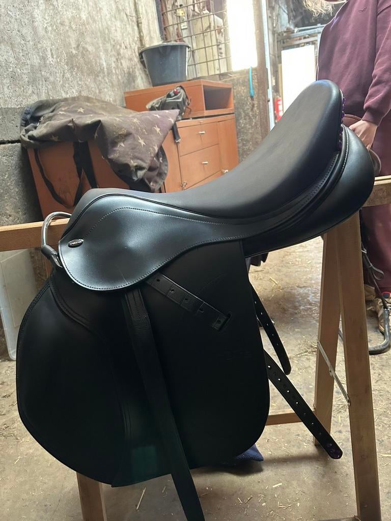 Tekna springzadel 18 inch, Dieren en Toebehoren, Ophalen, Zo goed als nieuw