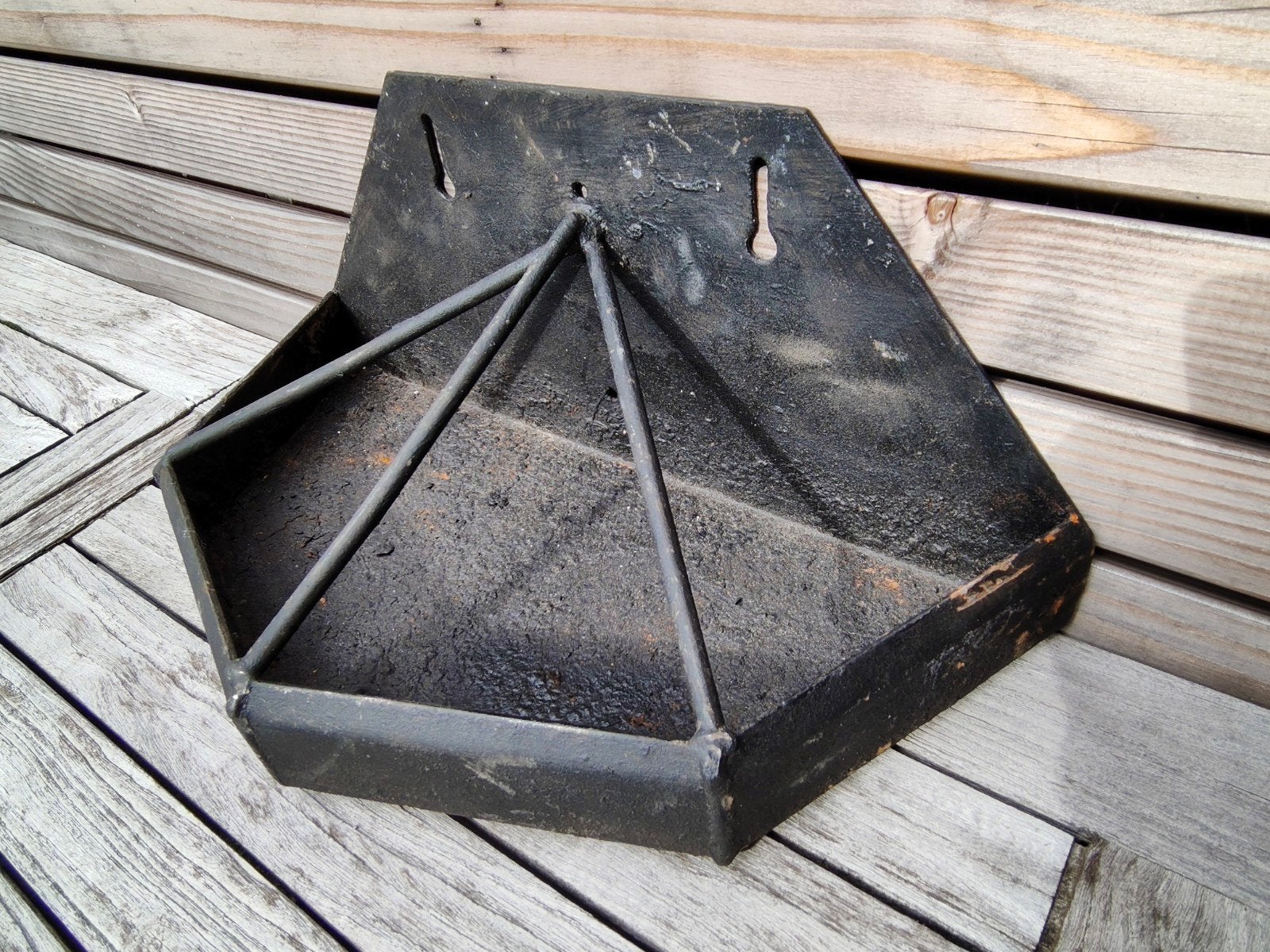 heel sterke / smeedijzeren / voederbak om aan muur te hangen, Tuin en Terras, Ophalen of Verzenden