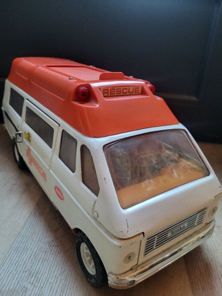 Grote tonka 'rescue' bus, Enlèvement ou Envoi