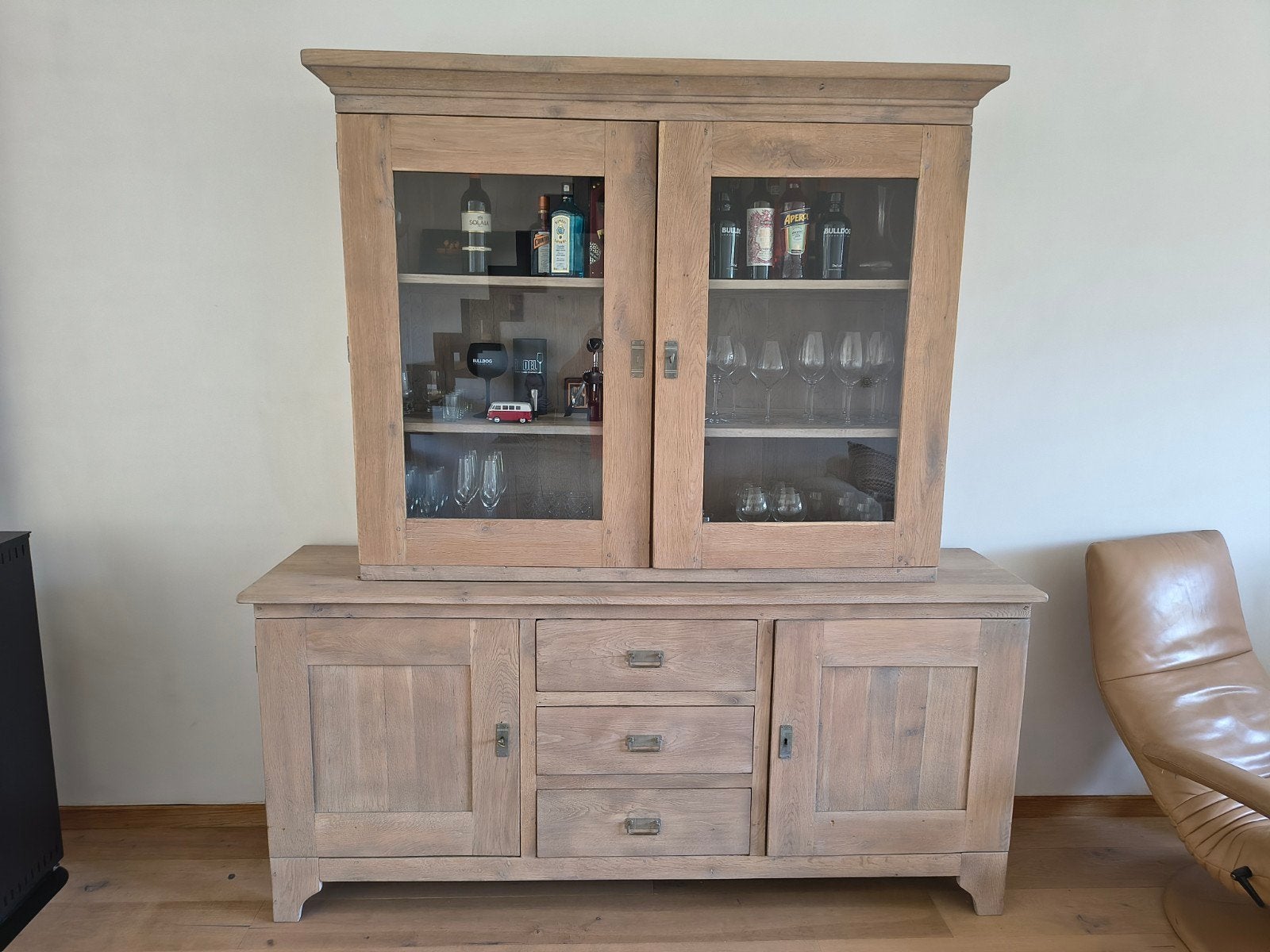 Vol Eiken kast., Huis en Inrichting, Kasten | Dressoirs, Ophalen