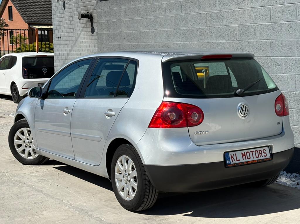 VW GOLF 5 COMFORTLINE 1.6i ESSENCE 126 000KM CARPASS 2005, Autos, Volkswagen, Argent ou Gris, Achat, Entreprise, Noir