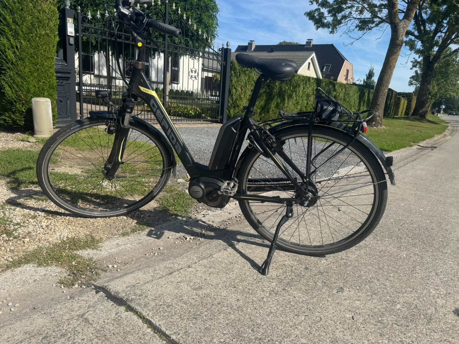 VÉLO ÉLECTRIQUE GEPIDA AVEC MOTEUR CENTRAL BOSCH, Enlèvement, Comme neuf