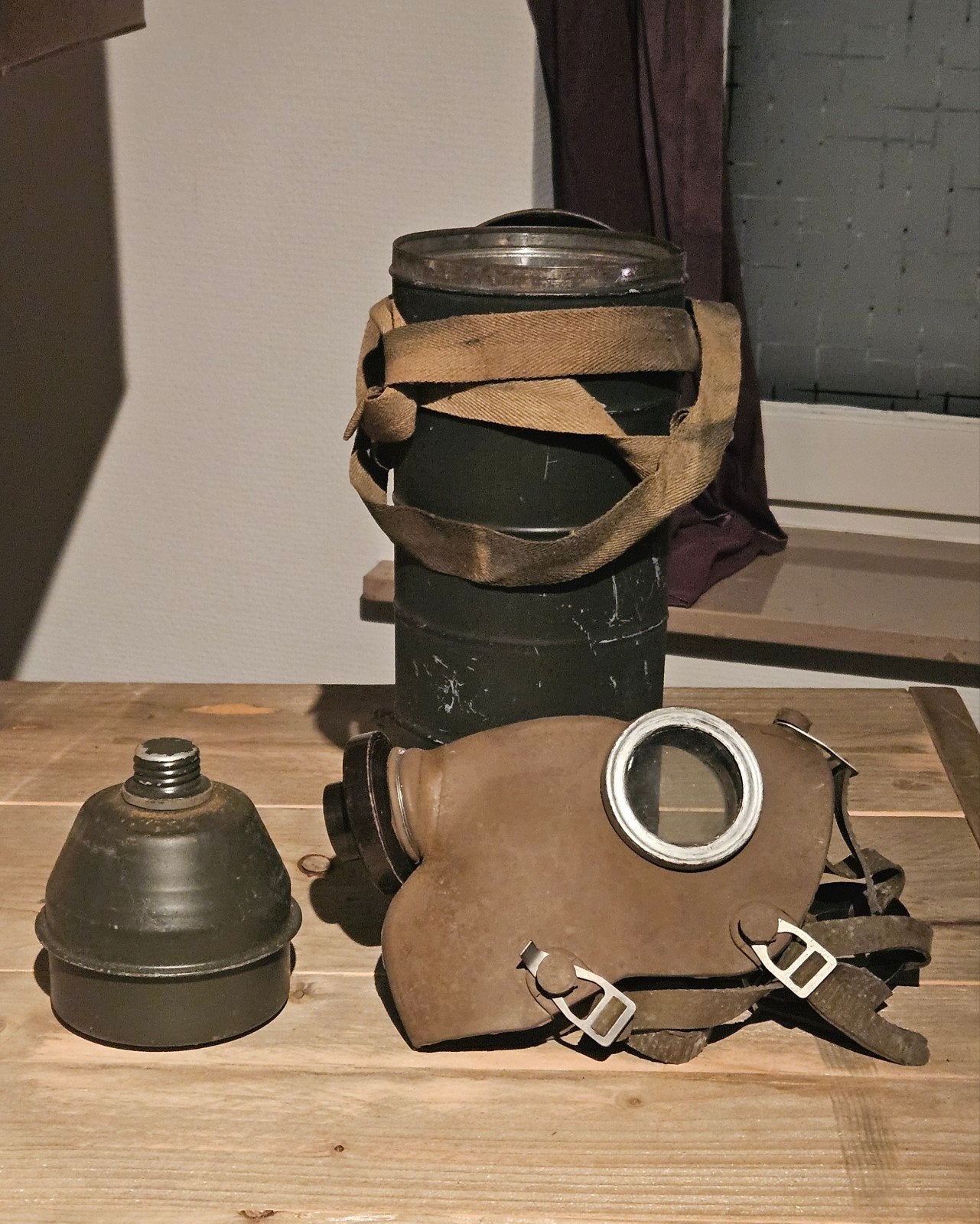 Masque à gaz belge L.702 complet avec boîte WW2 (1939), Collections, Enlèvement ou Envoi