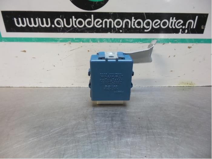 Module verrouillage central des portes d'un Toyota Yaris (Ya, -, 3 mois de garantie, Toyota, Utilisé