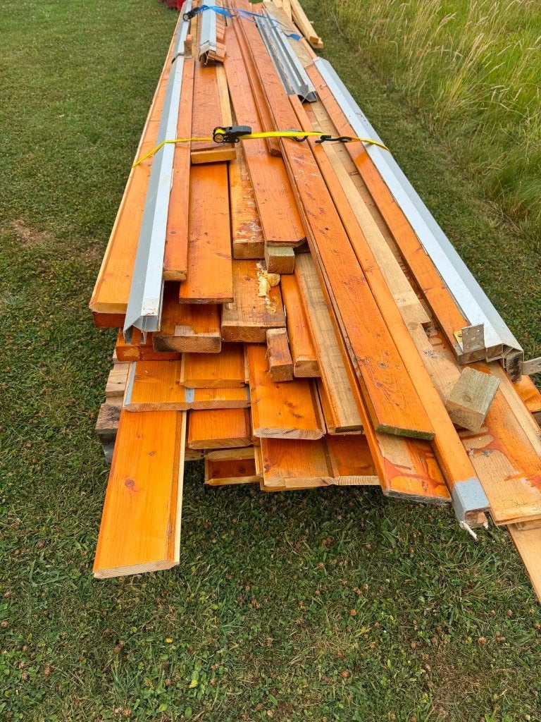 Planches en bois et isolants, Enlèvement, Utilisé, Planche, Imprégné