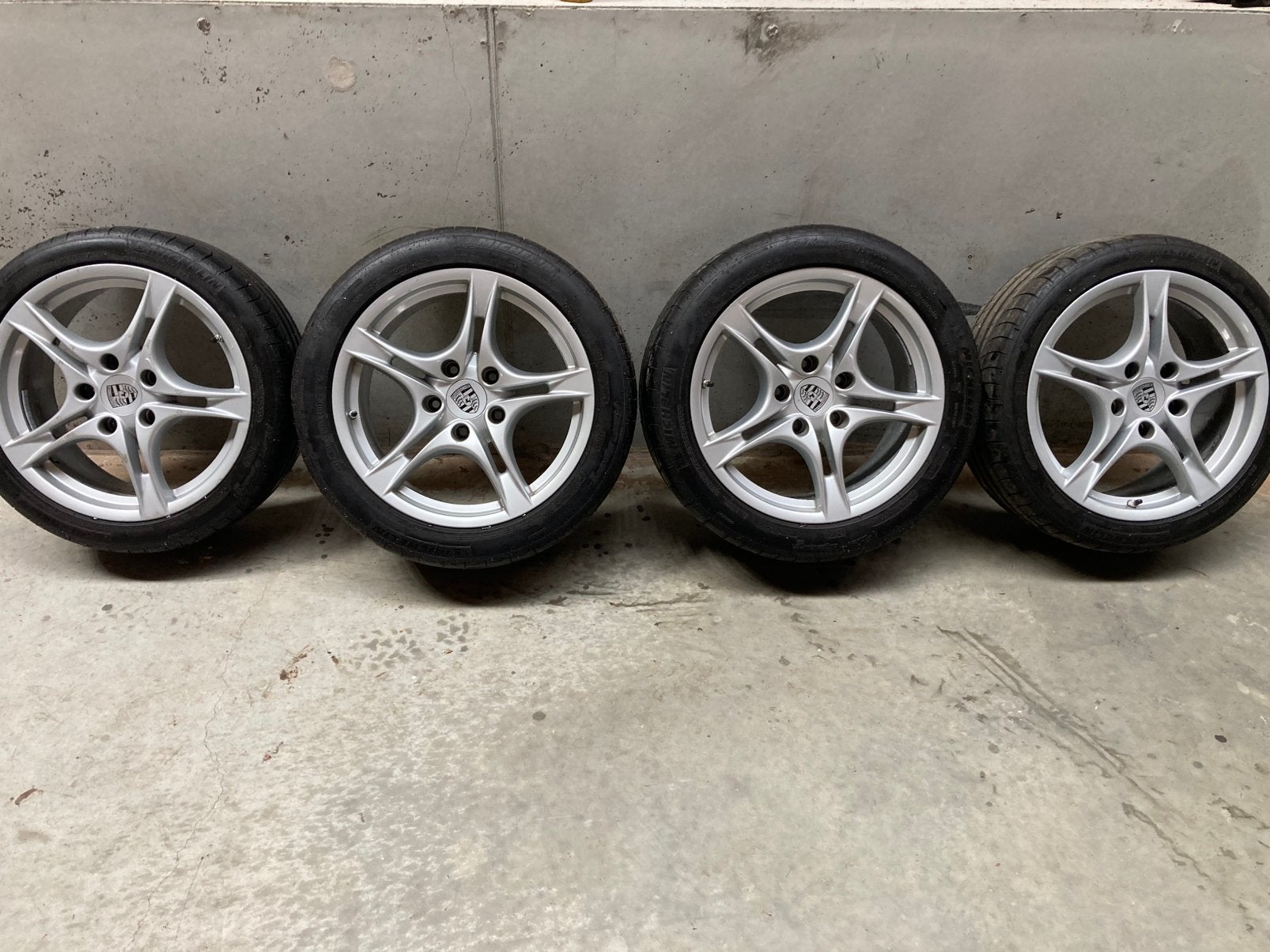 Jantes et pneus Porsche 987 Boxster et Cayman 18’, Autos : Pièces & Accessoires, Pneus & Jantes, Pneus et Jantes, Pneus été, 18 pouces