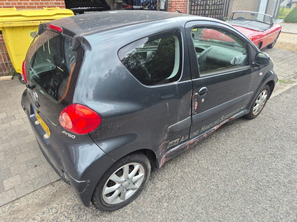 Toyota Aygo accidentée, Autos, Argent ou Gris, Achat, Entreprise, Boîte manuelle