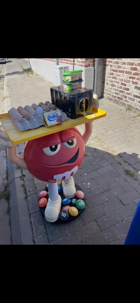 M&M’s Standbeeld, Ophalen
