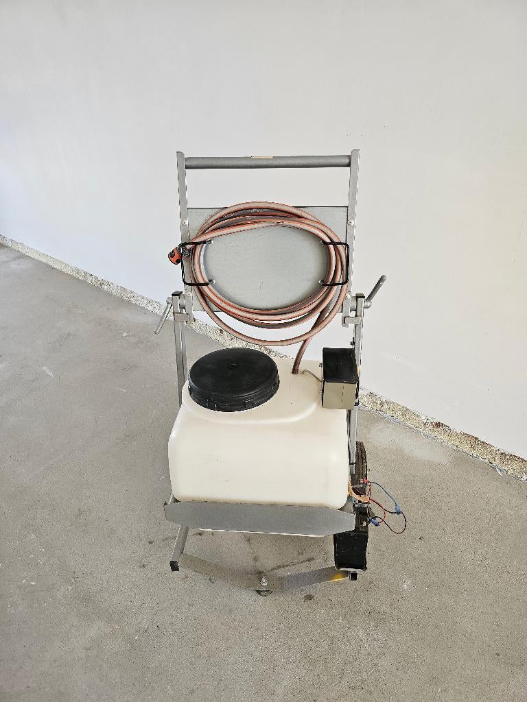 Professionele Mobiele Watertank 50L met 12V Accupomp, Ophalen, Zo goed als nieuw
