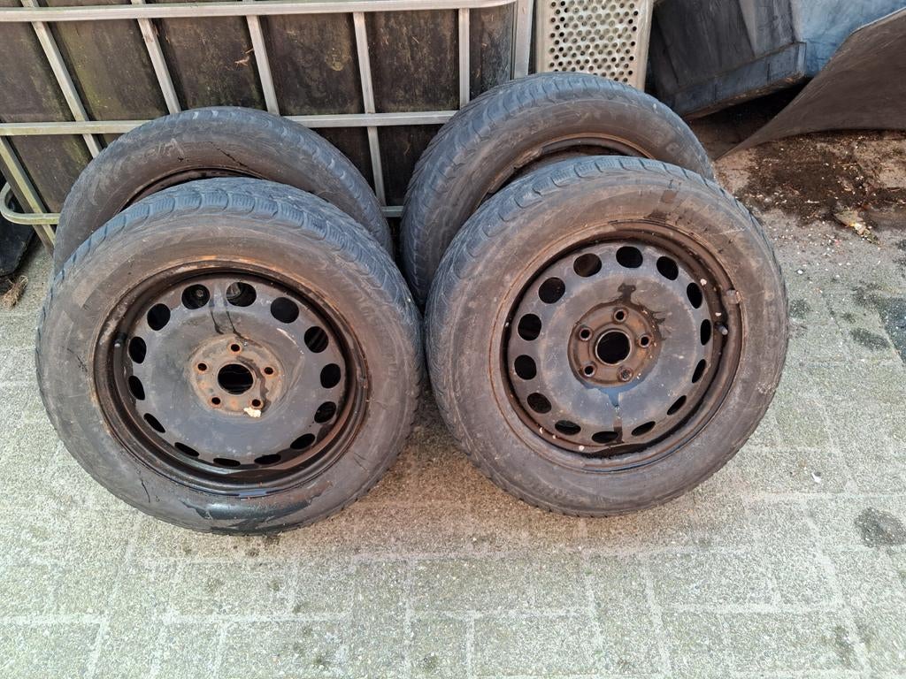 Winterbanden op velg vw caddy, Auto-onderdelen, Banden en Velgen, Ophalen, Winterbanden