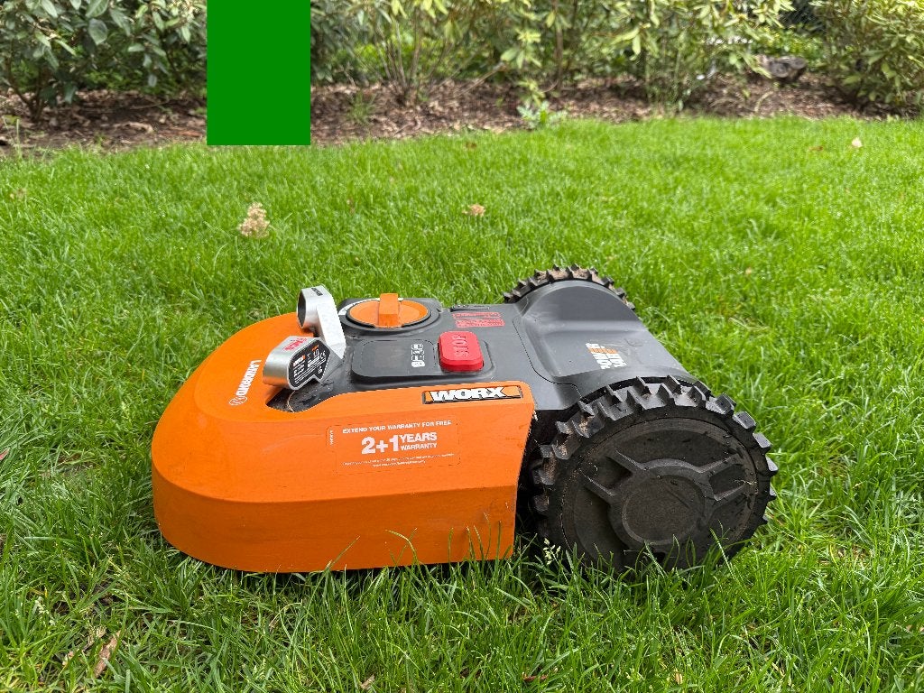 Worx Landlord M500 met station, ACS, 8.0mAh batterij, Ophalen, Worx, Zo goed als nieuw, Met regensensor