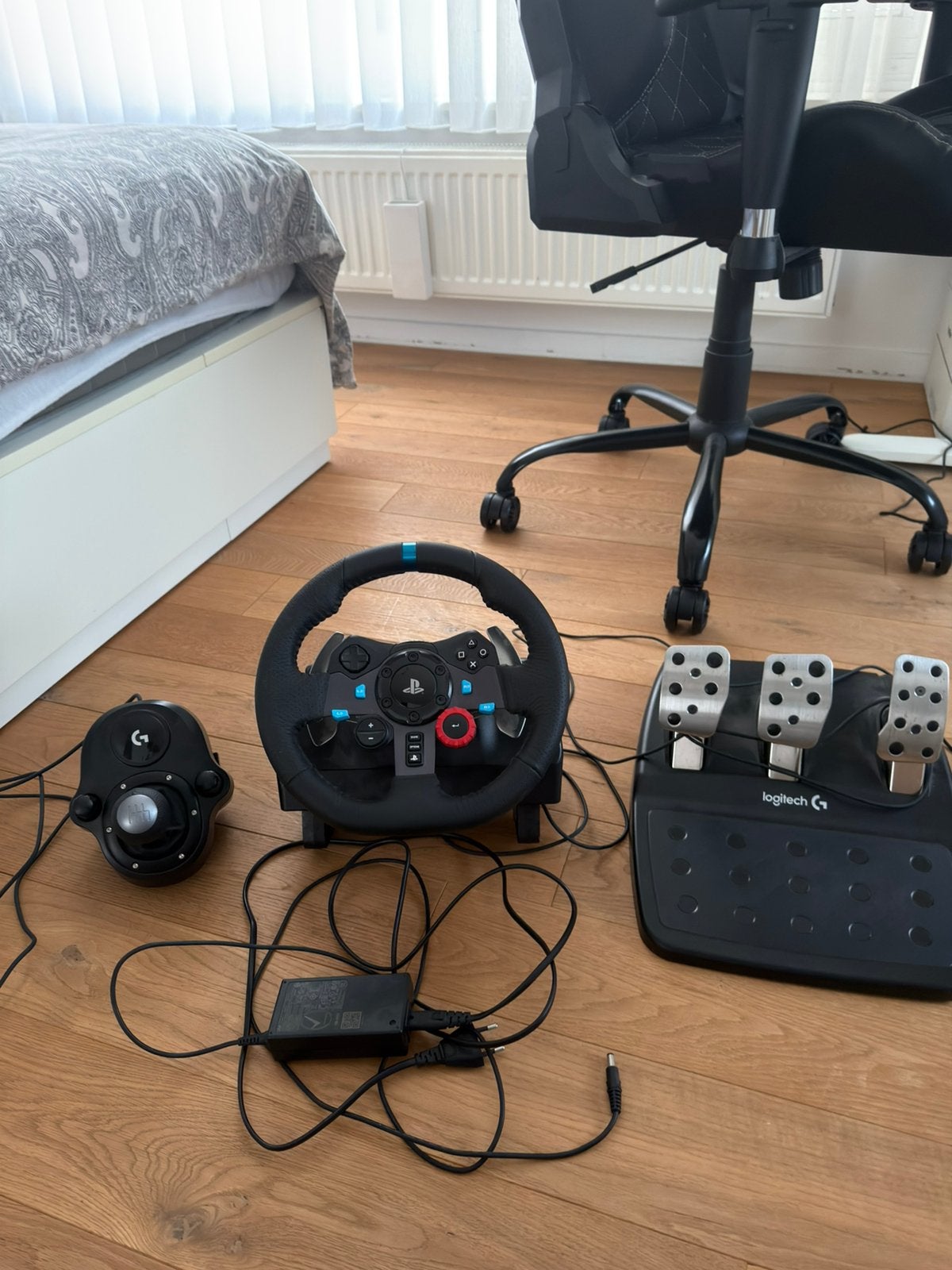 Logitech g29 + pedalen + shifter, Ophalen, PlayStation 4, Zo goed als nieuw, Stuur of Pedalen