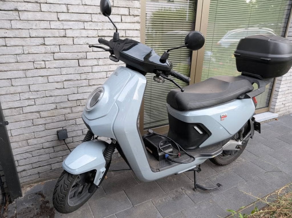 NIU Mqi GT incl kofferbak, Vélos & Vélomoteurs, Cyclomoteurs | Marques Autre, Niu, Classe B (45 km/h), Enlèvement, Utilisé