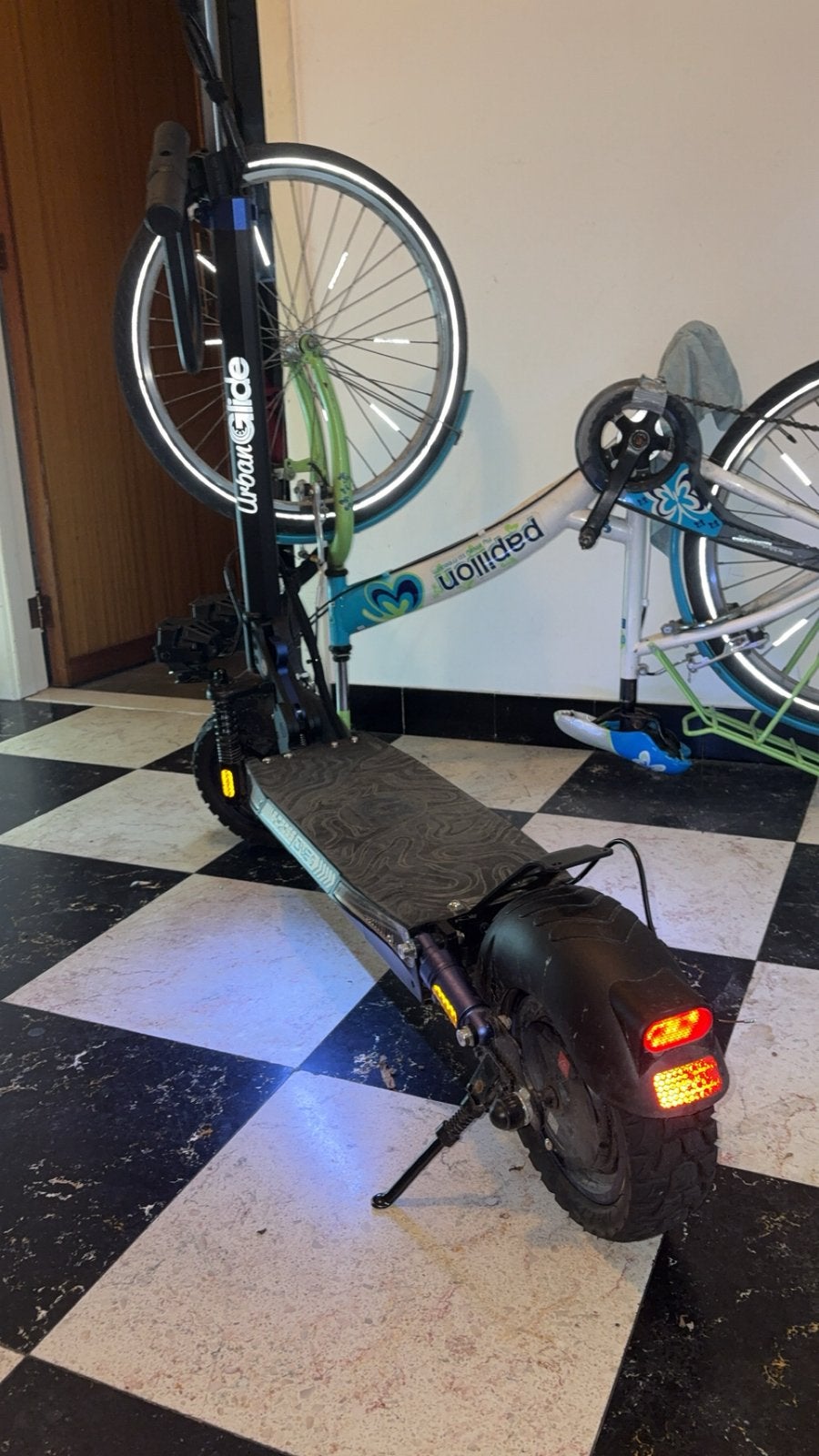 Elektrische step met lader en slot, Enlèvement, Comme neuf
