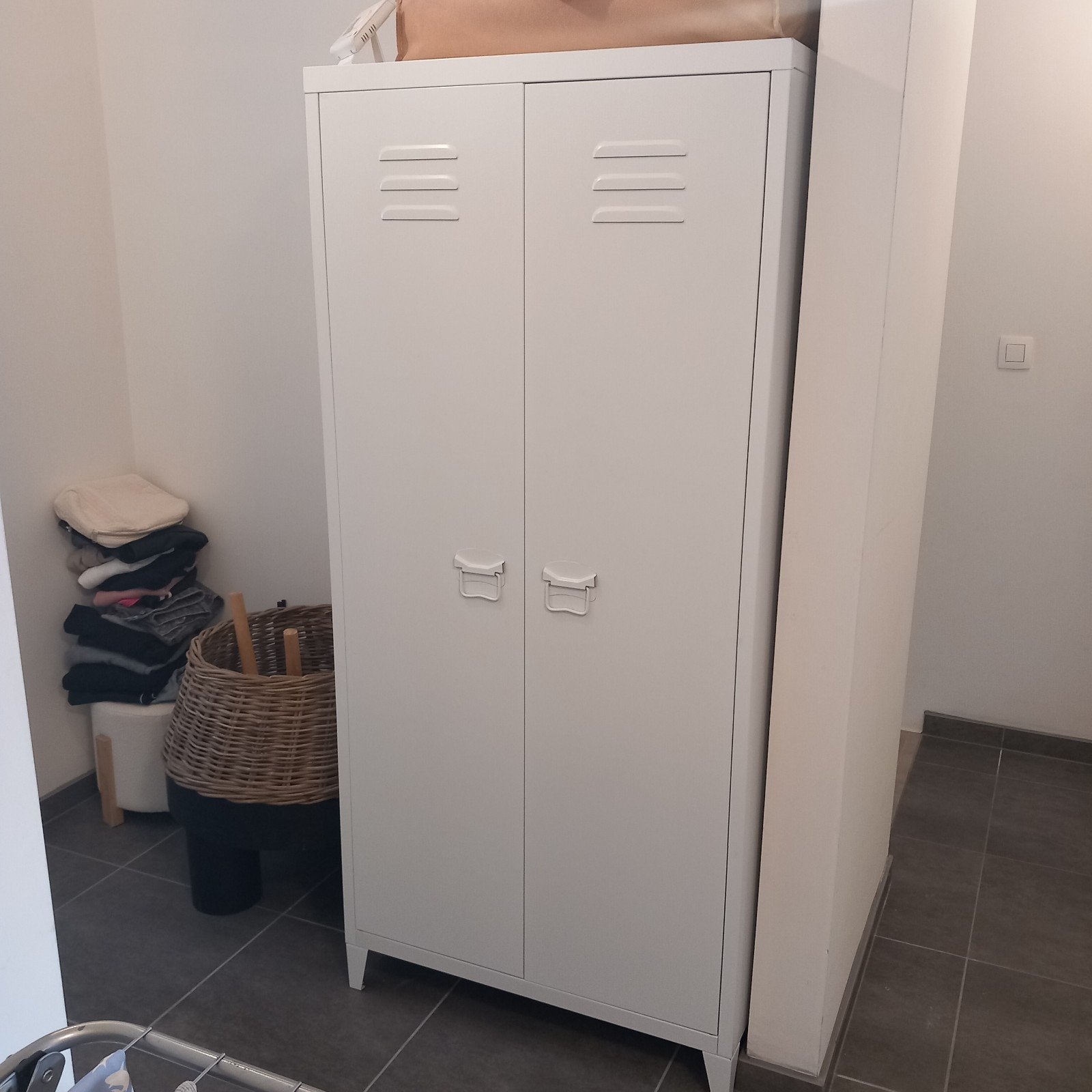 kledingkast metaal, Maison & Meubles, Armoires | Casiers, Enlèvement