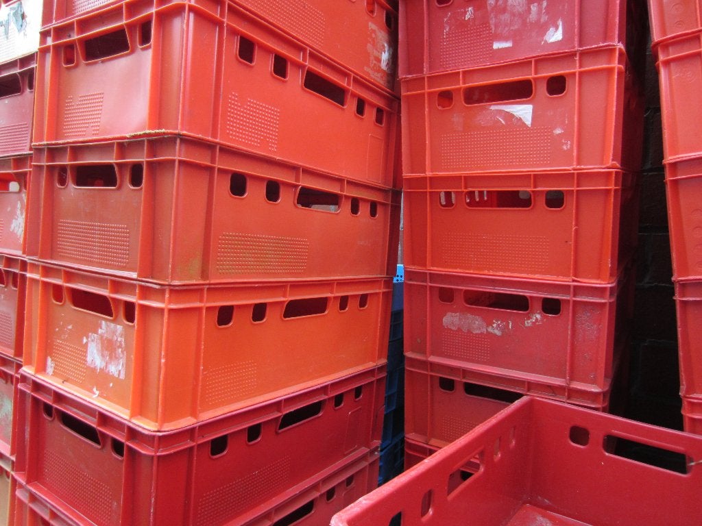 stapelkistjes kratten bakken plastiek kunststof plastic pvc, Doe-het-zelf en Bouw, Ophalen, Zo goed als nieuw