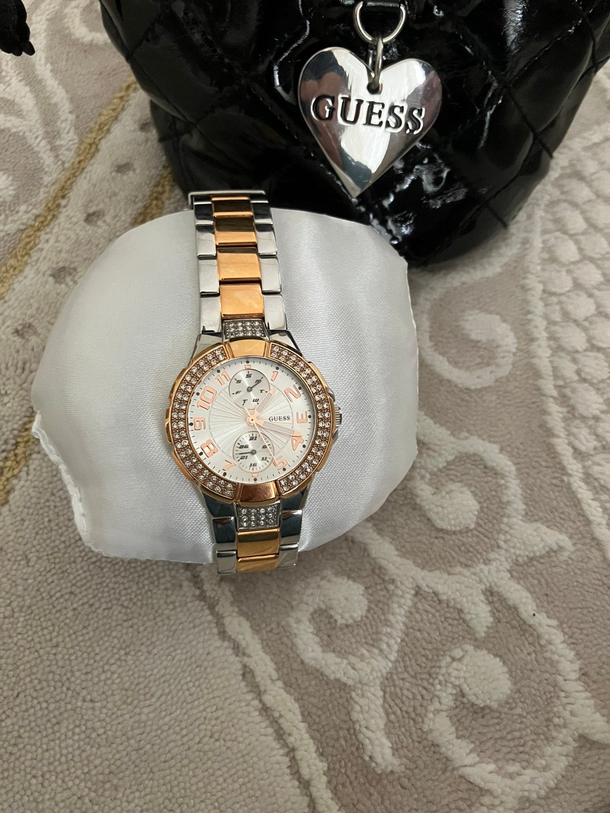 Prachtıg zo goed als nıeuw Guess horloge, Bijoux, Sacs & Beauté, Enlèvement ou Envoi, Comme neuf, Guess