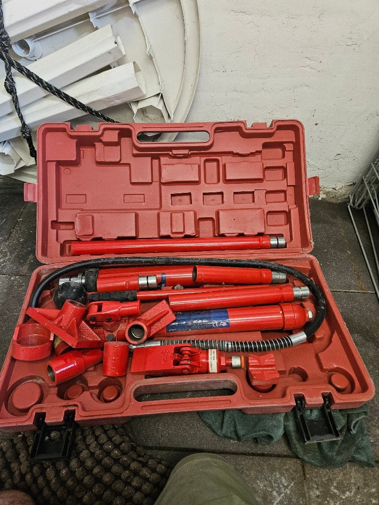 hydrolische uitdeukset  10T, Ophalen, Zo goed als nieuw