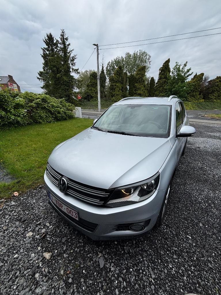 Voiture VW Tiguan, Autos, Achat, Capteur de stationnement, Boîte manuelle, Noir