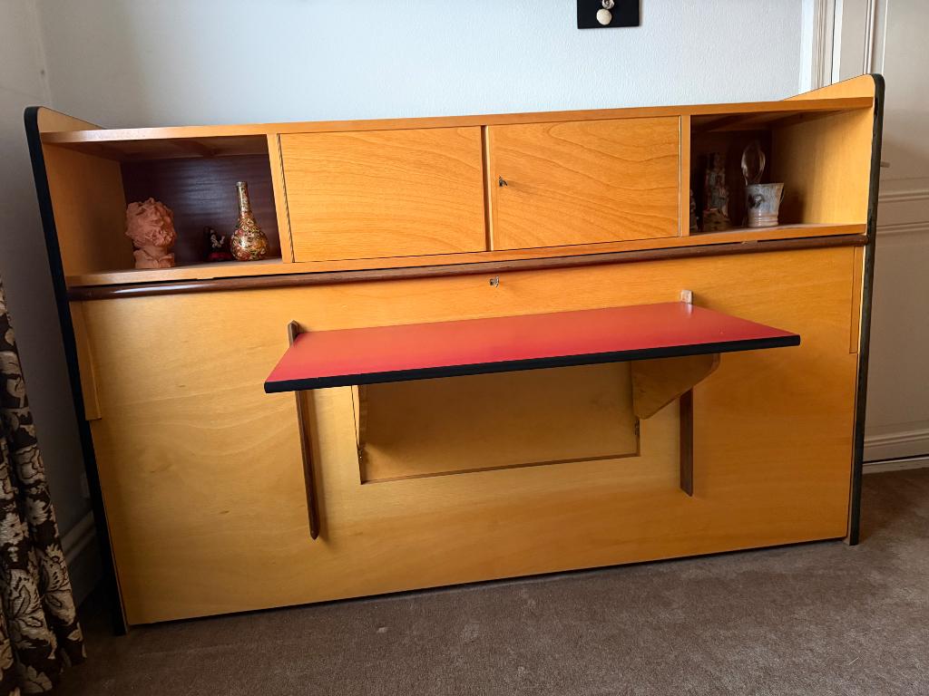 Vintage slaapkamer: uittrekbed met bureau, kast, bed, Ophalen