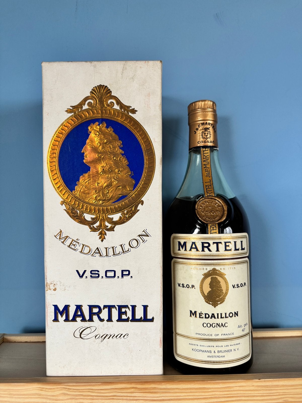 Médaillon Cognac Martell V.S.O.P 1962-1970, Collections, Vins, Enlèvement ou Envoi, Pleine, Comme neuf, Autres types