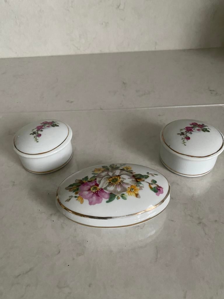 Vintage porseleinen doosjes, Enlèvement