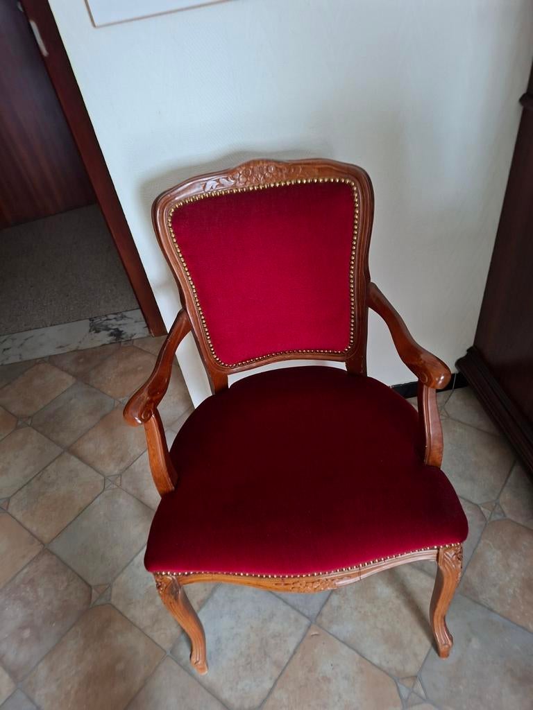 Le siège en velours rouge est intact, Enlèvement