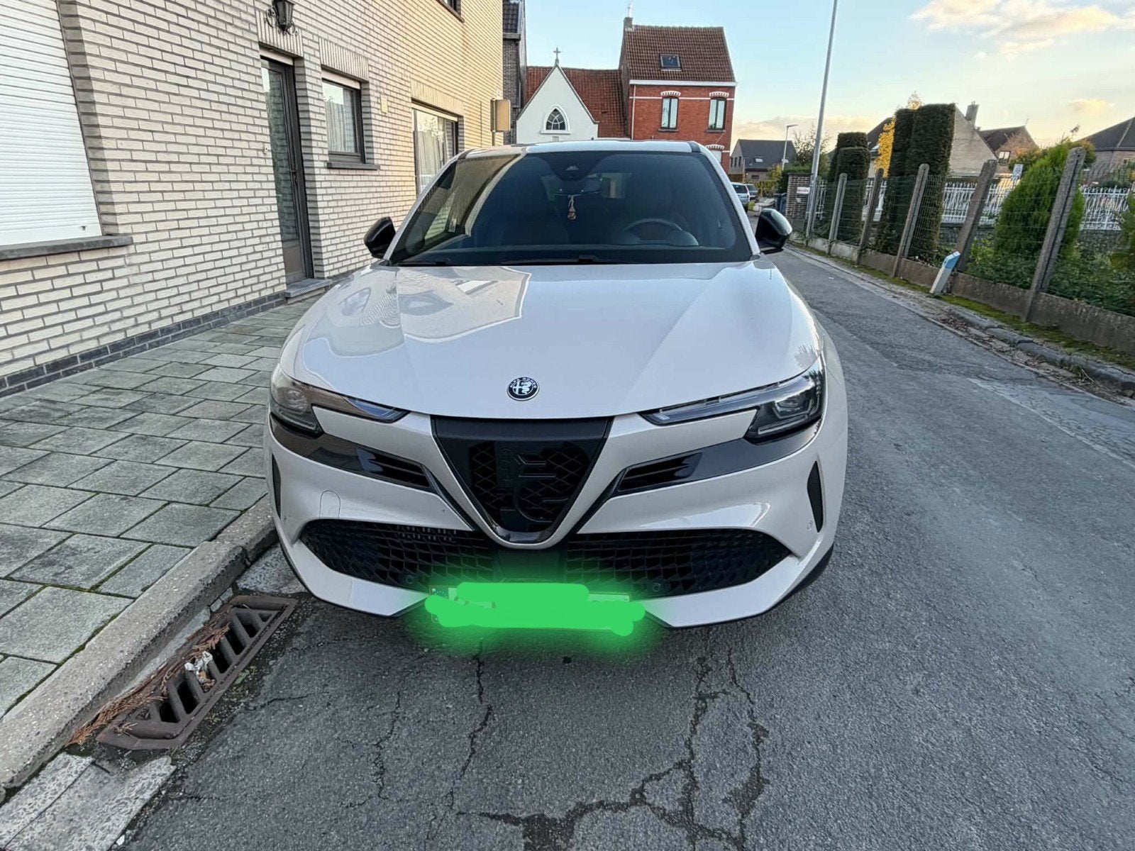 Alfa Romeo Junior Speciale Automaat – 25.000 km – Benzine/El, Auto's, Beige, Leder, 5 deurs, Particulier